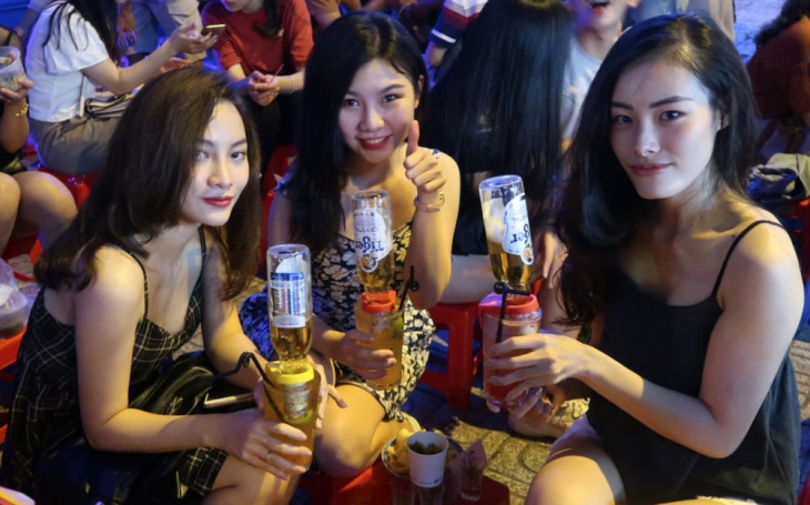 ‘Overnight’ với 9 quán bia Sài Gòn chuẩn phong cách đường phố