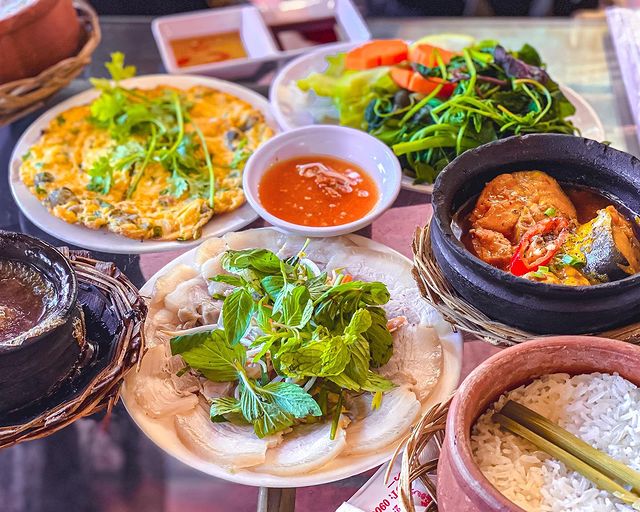 Review top 10 nhà hàng cơm niêu Sài Gòn đậm đà hương vị Việt