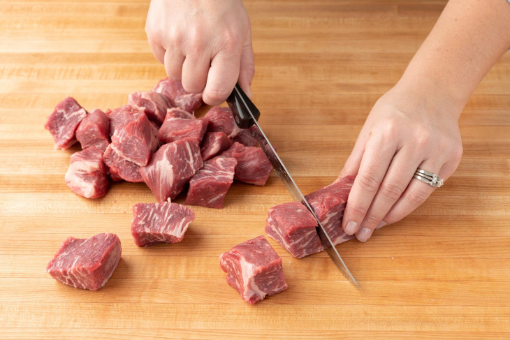 bữa tối, bữa trưa, món kho, hướng dẫn cách nấu thịt bò kho sả nghệ bổ dưỡng mà lạ miệng