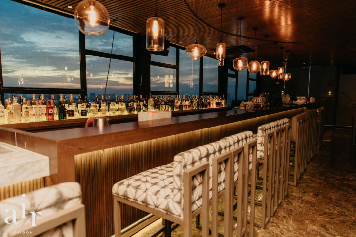 ăn chơi sài gòn, đồ uống, ngắm view toàn sài gòn tại quán bar rooftop nổi tiếng – air 360 sky lounge