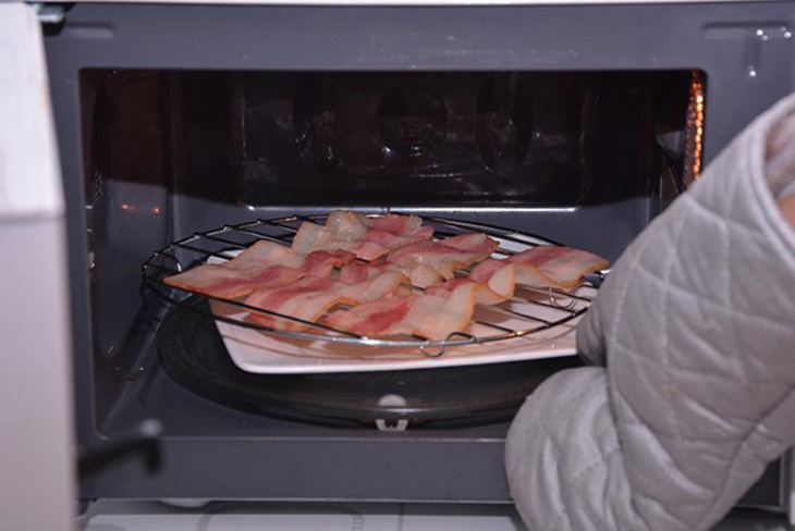 món nướng, cách nướng thịt bằng lò vi sóng an toàn, đúng cách