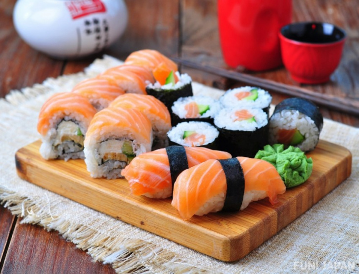 3 cách làm sushi cá hồi không bị tanh, ngon như nhà hàng