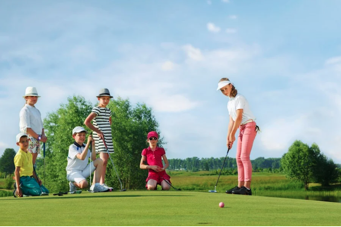 vì sao nên đầu tư cho trẻ chơi golf? top 8 lý do to bự khiến cha mẹ nào cũng phải gật gù