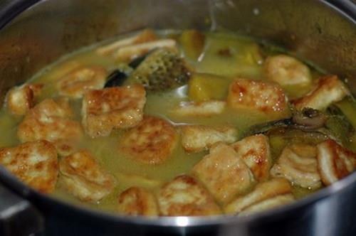 Cách nấu cá om chuối đậu ăn kèm bún - ngon khó cưỡng