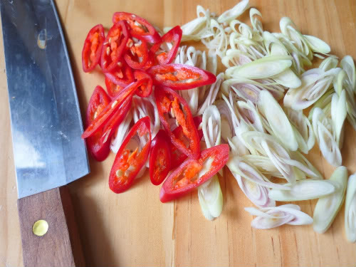 Cách làm thịt heo xào sả ớt cực bắt cơm tại nhà