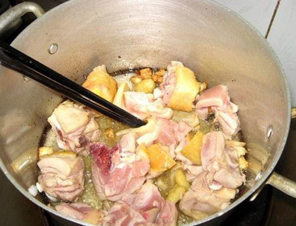 cách nấu canh chua gà lá giang ngon hết nấc, thịt gà vàng giòn thơm ngon đậm vị