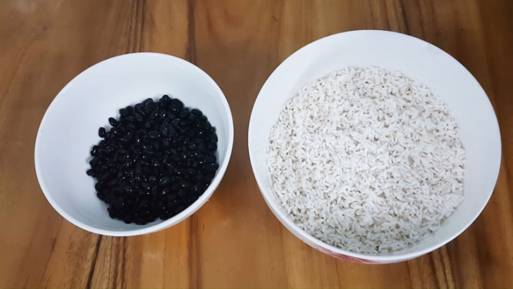 cách làm xôi đậu đen thơm ngon đơn giản bằng nồi cơm điện