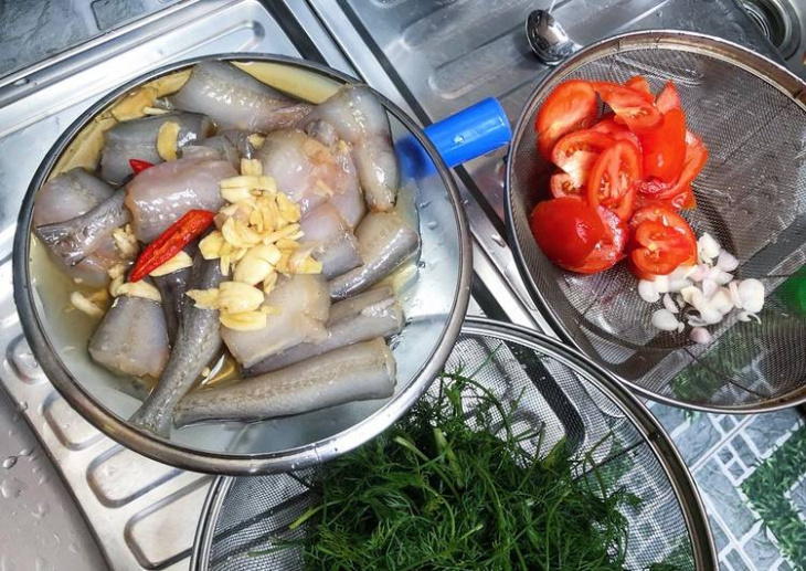 Cách nấu canh cá khoai thì là đơn giản tại nhà