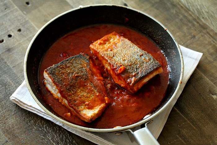 cách làm cá hồi sốt cà chua thơm ngon hấp dẫn tại nhà