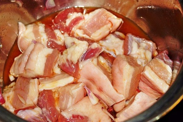 cách làm thịt kho củ cải hấp dẫn cho bữa cơm gia đình thêm trọn vị