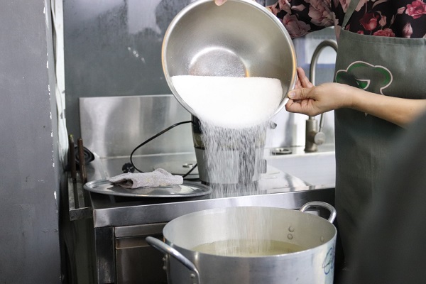 Cách nấu nước đường ăn chè đơn giản tại nhà