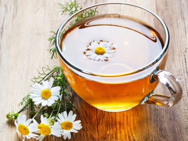cách làm trà hoa cúc mật ong đơn giản tại nhà