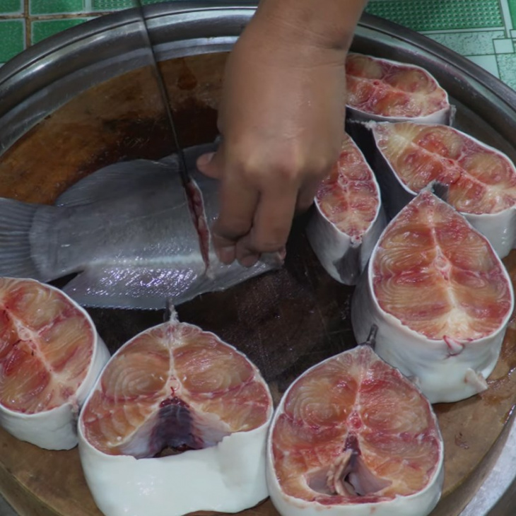 cách làm lẩu cá trê nấu mẻ thơm ngon thanh mát đậm hương vị