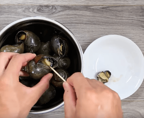 cách làm ốc xào chuối đậu thập cẩm thơm ngon hấp dẫn tại nhà