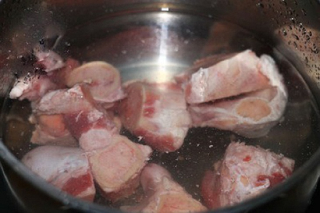 chi tiết cách nấu lẩu cá hồi chua cay nóng hổi, ăn là ghiền