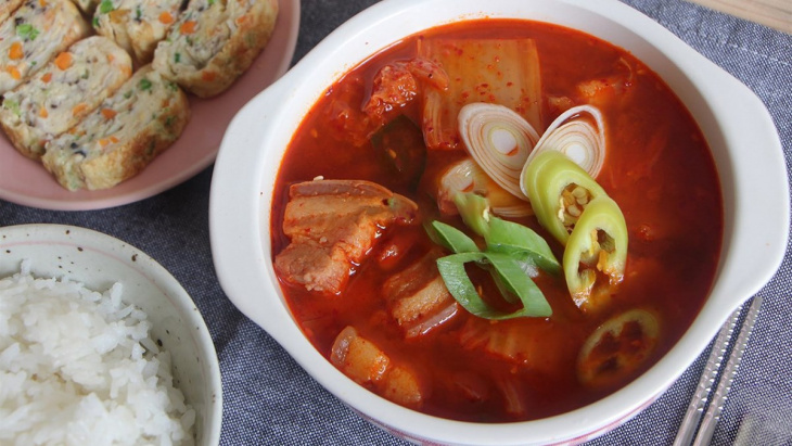 Cách nấu canh kim chi Hàn Quốc ngon, mới lạ cho cả nhà