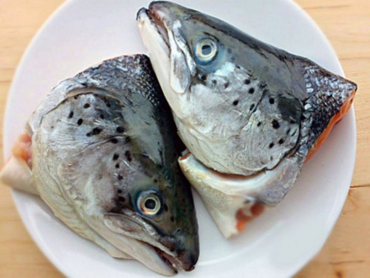 cách nấu canh đầu cá hồi ngon bổ dưỡng