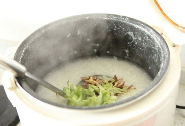 cách làm cháo gà đậu xanh hạt sen thơm ngon bổ dưỡng tại nhà
