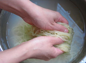 cách nấu mì lạnh hàn quốc – món ngon nổi tiếng xứ sở kim chi