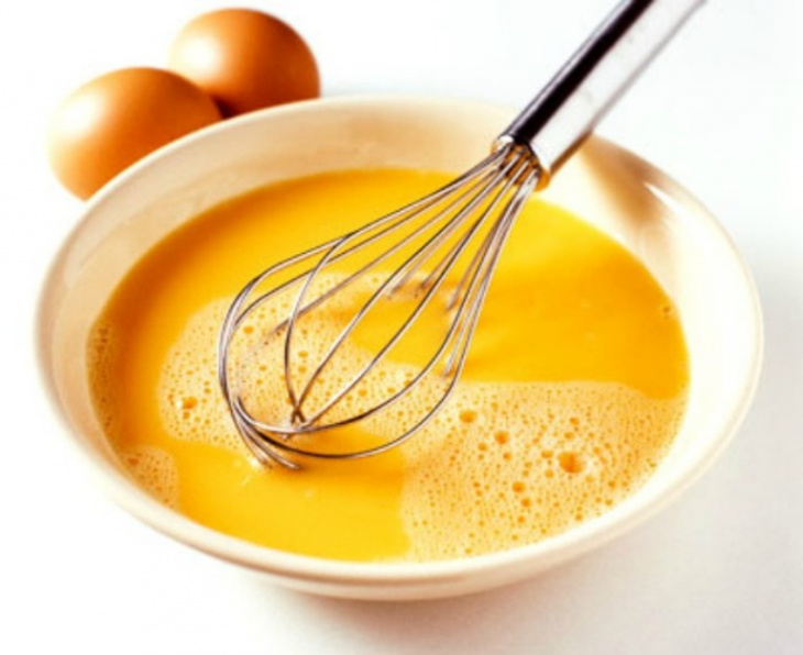 cách làm trứng chiên hành tây ngon miệng cực bắt cơm tại nhà
