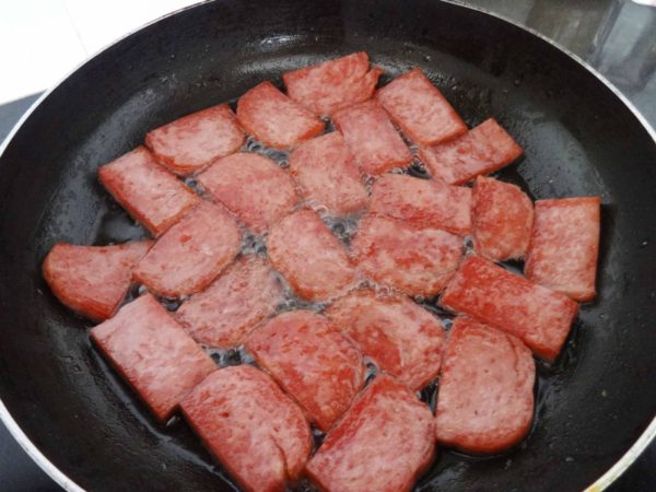 cách nấu món thịt hộp nhanh, tiện lợi tại nhà