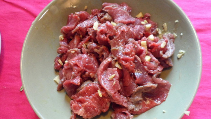 cách nấu canh lá giang thịt bò lạ miệng đơn giản tại nhà