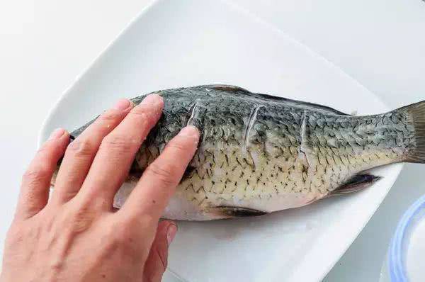 cách làm canh cá chép thơm ngon bổ dưỡng cho bà bầu
