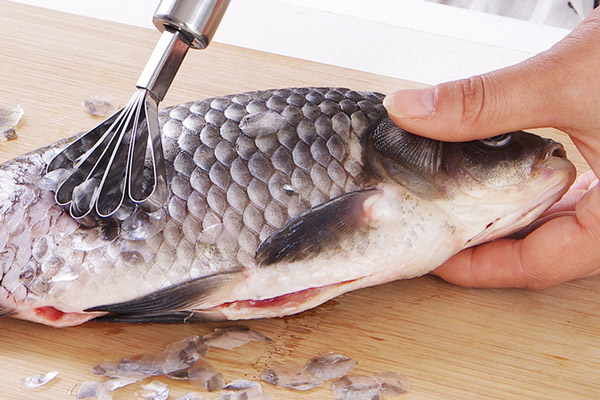Cách nấu canh đầu cá hồi thơm ngon bổ dưỡng cho gia đình