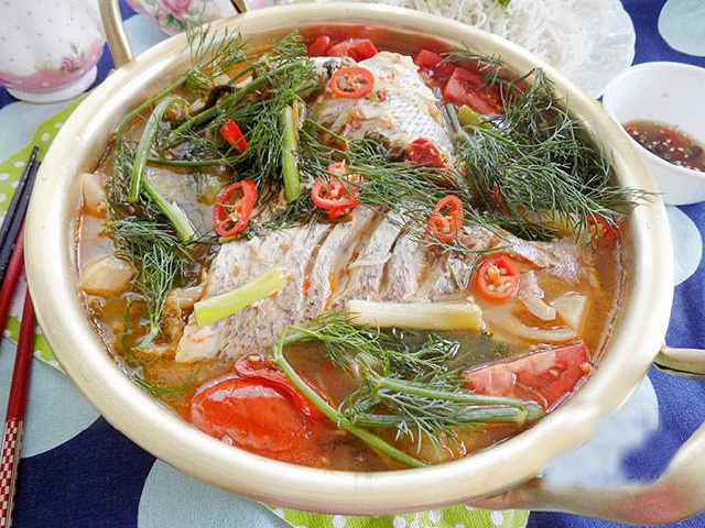mách bạn cách nấu cá om dưa cải chua đưa cơm cho gia đình