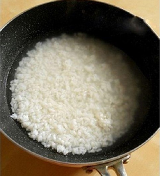 cách nấu cháo từ cơm nguội sánh dẻo không thua gì nấu cháo gạo