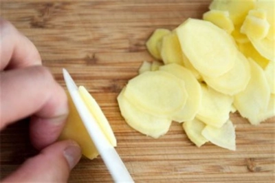 cách nấu cháo trứng bắc thảo thơm ngon bổ dưỡng cho bé