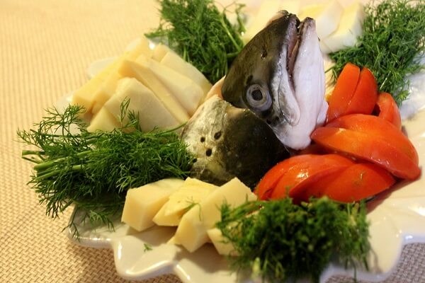 các món lẩu ngon, món ngon cuối tuần, món ngon dễ làm, món ngon từ cá, cách nấu lẩu cá hồi bổ dưỡng không tanh ngay tại nhà