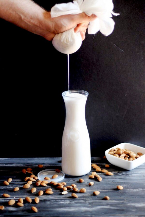 cách làm sữa, món ngon mỗi ngày, bật mí cách làm sữa hạt hạnh nhân siêu dễ