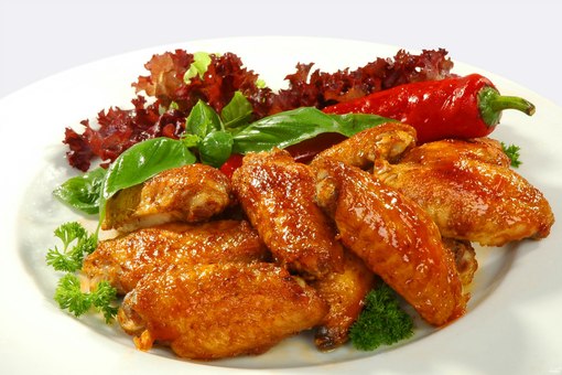 cà chua, cánh gà, lá chanh, rau xà lách, cách làm cánh gà chiên nước mắm giòn ngon thơm lừng cho bữa trưa thêm hấp dẫn