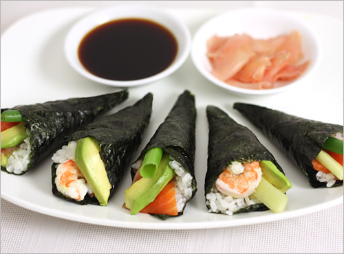 cá ngừ, cà rốt, gạo, hải sản, lá rong biển, trứng, xúc xích, tuyệt chiêu cách  làm sushi thơm ngon đúng điệu của người nhật