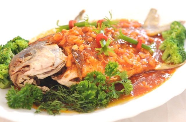 lòng đỏ trứng, thịt cá nhám, tương cà chua, biến tấu với cách làm cá xốt cà chua đậm đà quyến rũ khó cưỡng