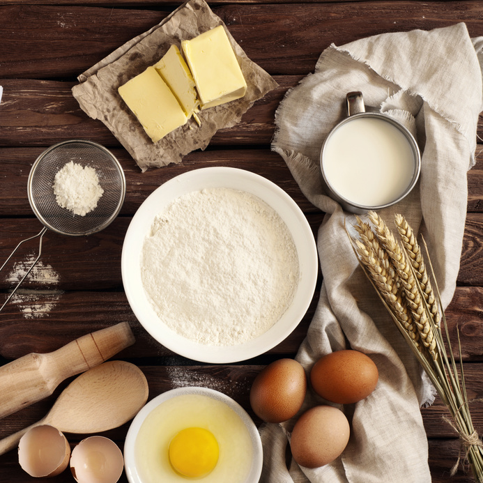 bột mì, bột nở, dầu thực vật, sữa tươi, trứng gà, cách làm bánh bột mì siêu ngon tại nhà