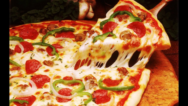 nấm, phô mai, xúc xích, hướng dẫn cách làm bánh pizza ngay tại nhà