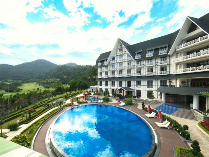 địa điểm,   												khách sạn đà lạt có hồ bơi