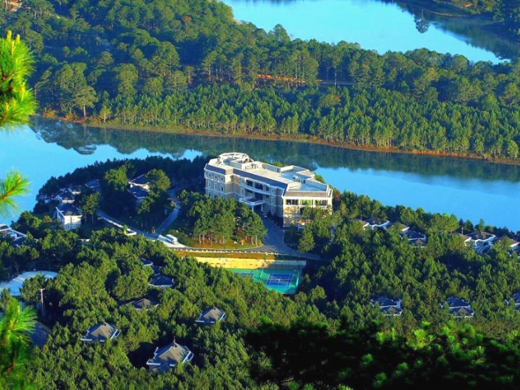 địa điểm,   												khách sạn đà lạt có hồ bơi