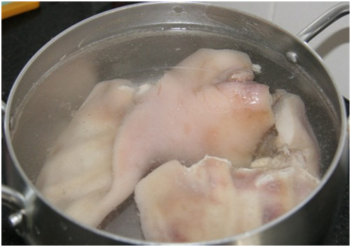 thịt lợn, món giò, lợn, khuôn giò, giò xào, giò thủ, cách làm giò xào bằng khuôn vừa ngon vừa dễ làm