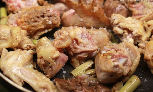 thịt gà, sả, ớt, món rang, gà, món ngon đơn giản với cách làm gà rang sả ớt ngon cay nồng