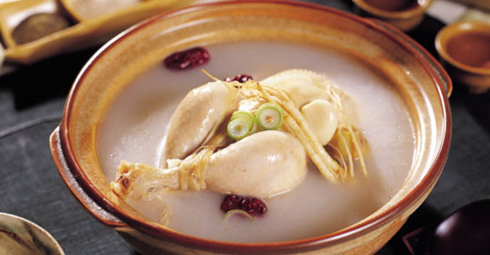 Cách chế biến gà hầm sâm Hàn Quốc bổ dưỡng sức khỏe