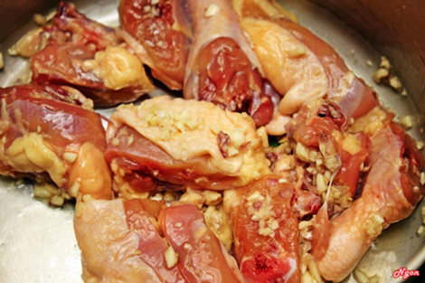 thịt gà kho sả, thịt gà, sả, món kho, kho sả, tìm hiểu cách ướp thịt gà kho sả ăn tốn cơm