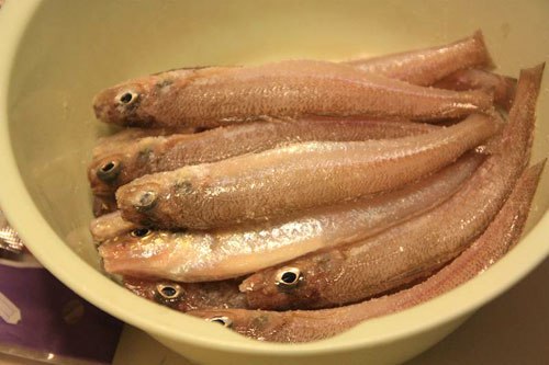 Hướng dẫn cách làm cá bống kho tiêu ăn là nghiền
