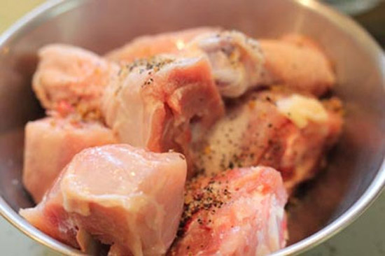 thịt gà, món ướp, cách ướp thịt gà ngon, cách ướp thịt gà ngon để rim mặn ngọt ngon chuẩn vị