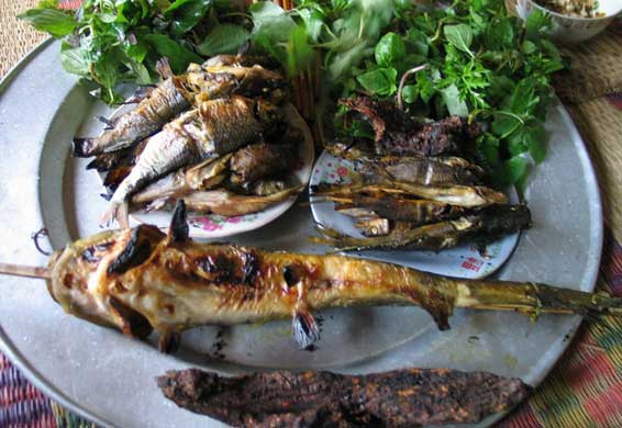 thưởng thức đặc sản cá suối nướng sapa, thưởng thức đặc sản cá suối nướng sapa