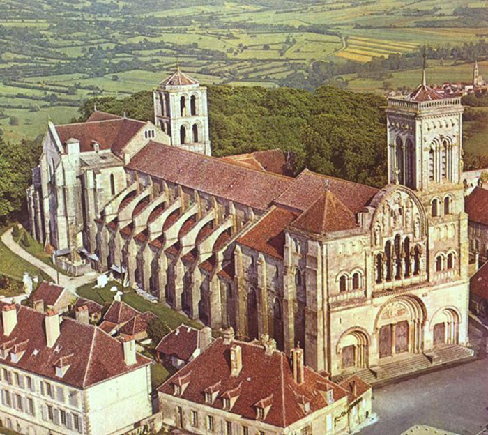 Du lịch Pháp tham quan Nhà thờ ở Vezelay