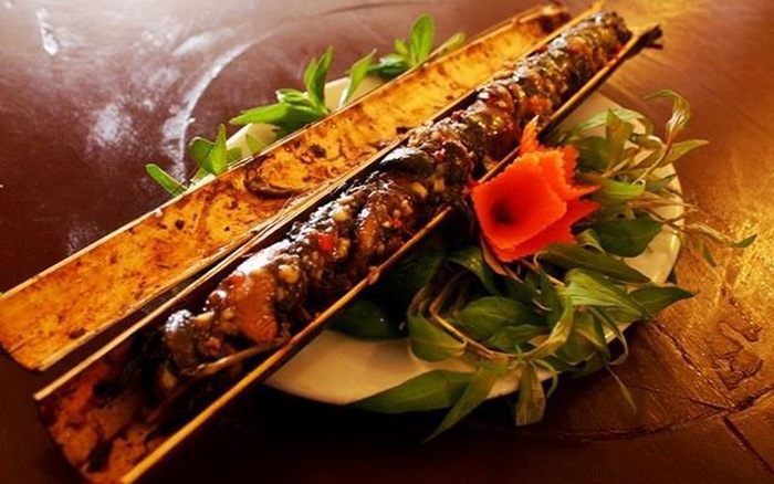 thịt lợn nướng ống tre ẩm thực nổi tiếng của tây nguyên, thịt lợn nướng ống tre ẩm thực nổi tiếng của tây nguyên