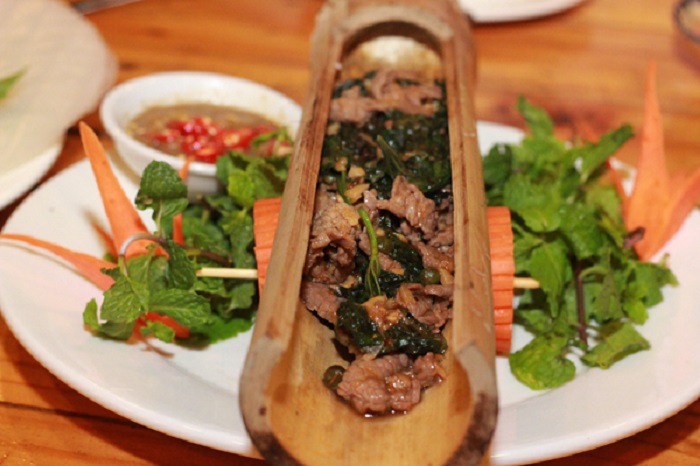 thịt lợn nướng ống tre ẩm thực nổi tiếng của tây nguyên, thịt lợn nướng ống tre ẩm thực nổi tiếng của tây nguyên